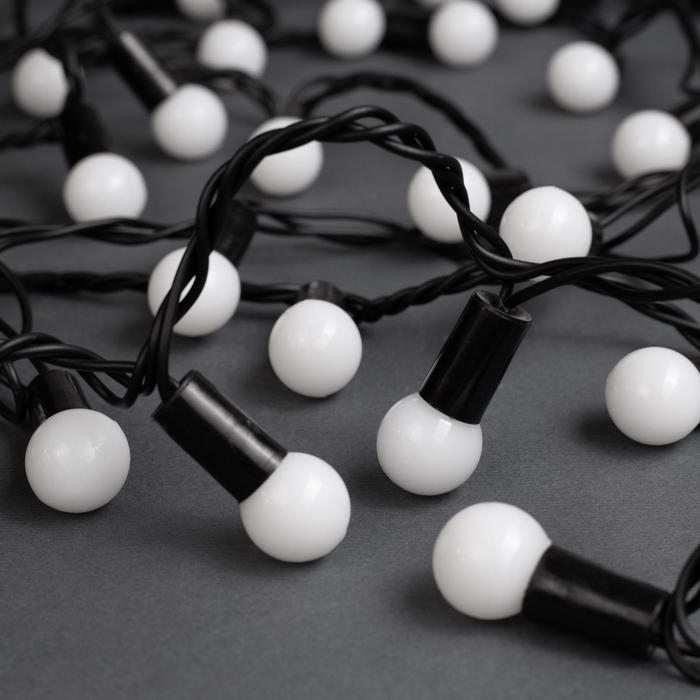 Гирлянда «Нить» 10 м с насадками «Шарики 1.5 см», IP44, тёмная нить, 100 LED, свечение бело-синее, мигание, 220 В Гирлянда «Нить» 10 м с насадками «Шарики 1.5 см», IP44, тёмная нить, 100 LED, свечение бело-синее, мигание, 220 В