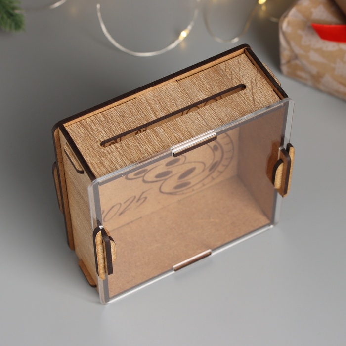 Новогодняя копилка с акрилом  Новогодняя копилка с акрилом "Змея. Новый год" 12х12х4 см