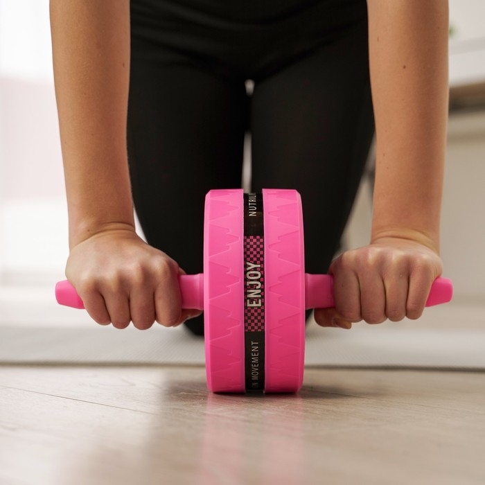 Ролик для пресса ONLYTOP, 38х17х17 см, с ковриком, цвет розовый Ролик для пресса ONLYTOP, 38х17х17 см, с ковриком, цвет розовый