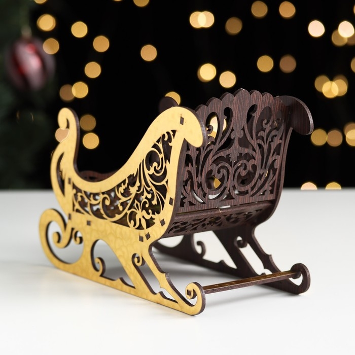 Новый год. Конфетница новогодняя Новый год. Конфетница новогодняя "Сани-золото", 20х14х10 см