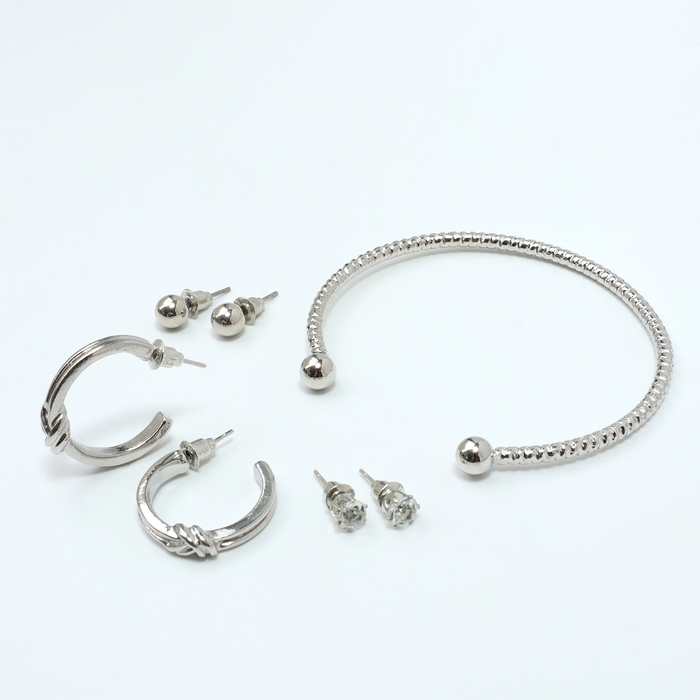 Набор 4 предмета: 3 пары серьги, 1 браслет «Блеск» фонд, цвет белый в серебре Набор 4 предмета: 3 пары серьги, 1 браслет «Блеск» фонд, цвет белый в серебре
