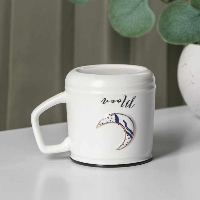 Кружка керамическаяс крышкой и ложкой Moon, 350 мл, цвет белый Кружка керамическаяс крышкой и ложкой Moon, 350 мл, цвет белый