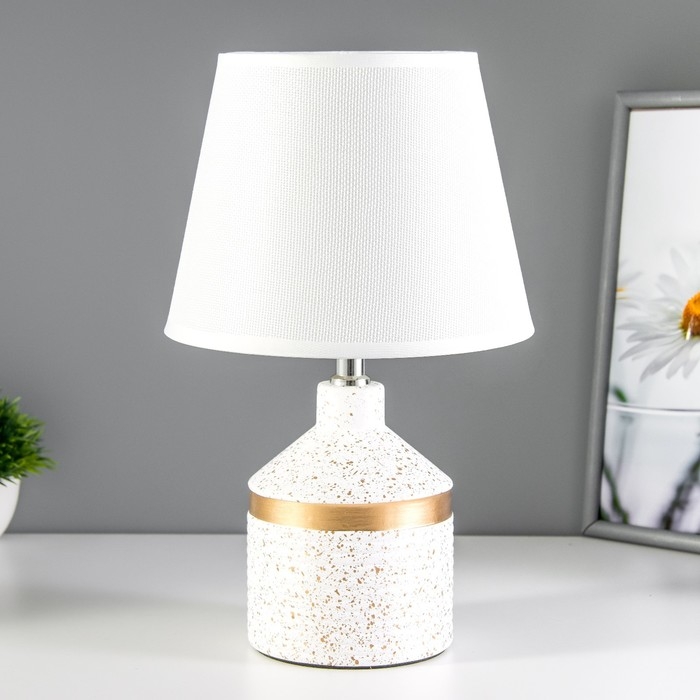 Настольная лампа Настольная лампа "Аквилина" Е14 40Вт бело-золотой 20х20х33 см RISALUX