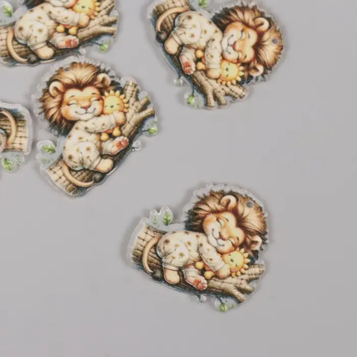 Декор для творчества акрил Декор для творчества акрил "Львёнок в пижамке сладко спит на брёвнышке" 3х3х0,2 см