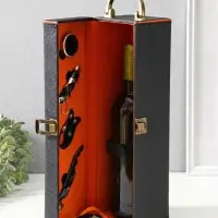 Шкатулка дерево, кожзам под бутылку "Чёрная с оранжевой вставкой" 4 предмета 35х10х11,5 см   1096938