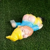 Садовая фигура "Рыжий пьяный гном" 23см