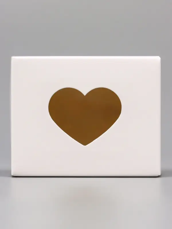 Коробка складная &laquo;Сердца&raquo;, белый, с окном, 10&times;8&times;3.5 см