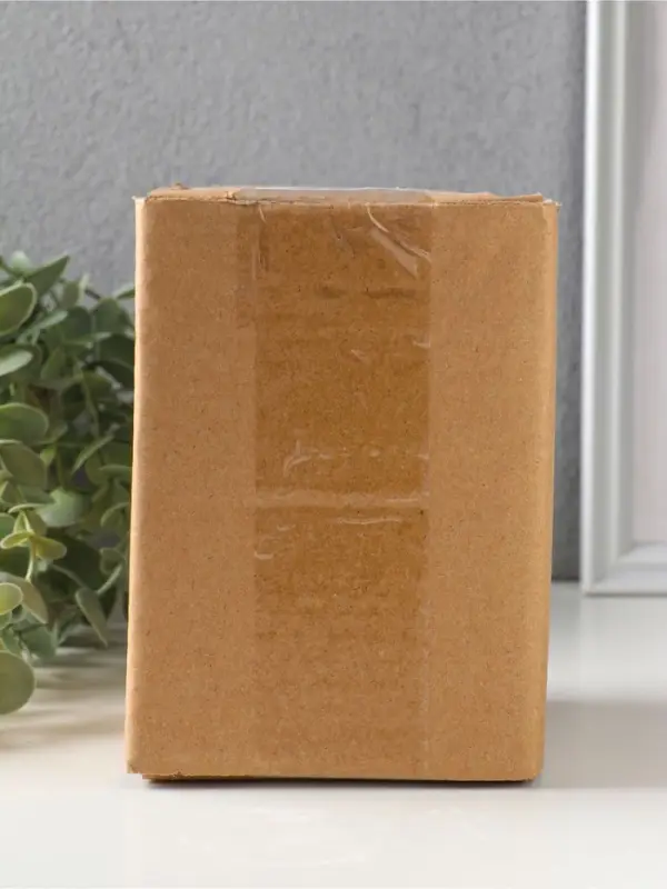 Сувенир керамика "Зайчик в зелёном костюме, лежит на яйце" 10,4х10х14,9 см