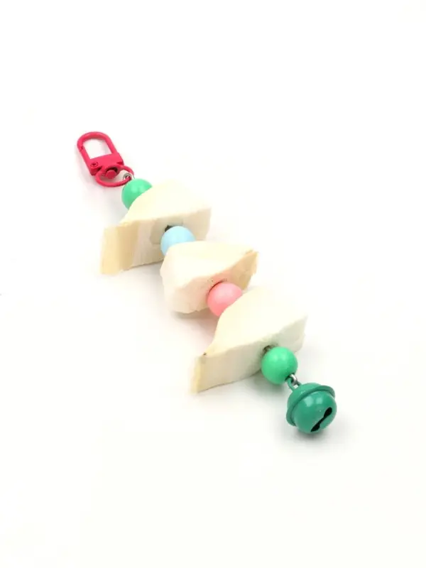 Игрушка для птиц с панцирем каракатицы и бусами, 9&times;3 см, цвет МИКС