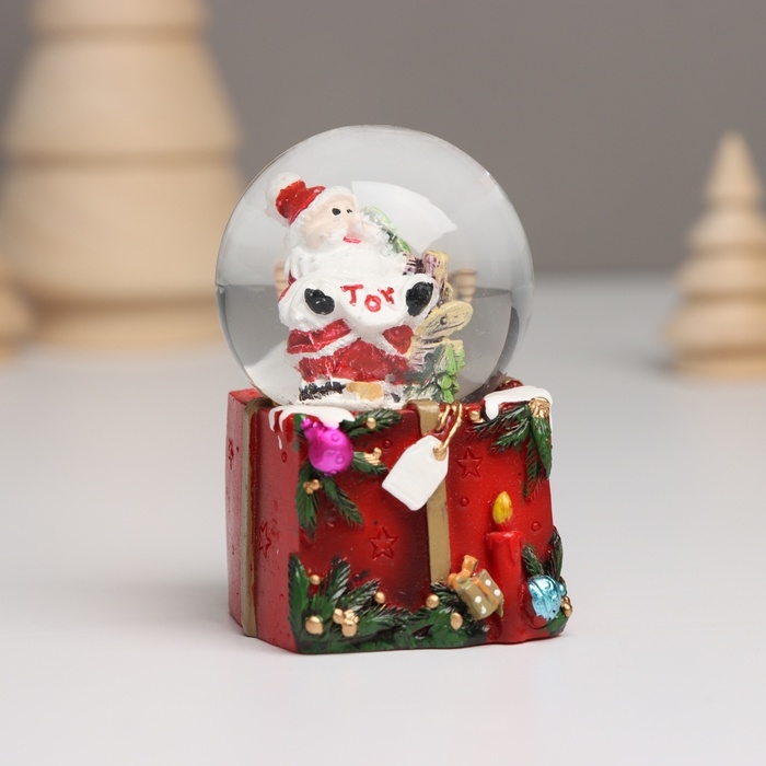 Сувенир полистоун водяной шар свет Сувенир полистоун водяной шар свет "Дед Мороз со списком подарков" МИКС 4,7х4,5х7 см