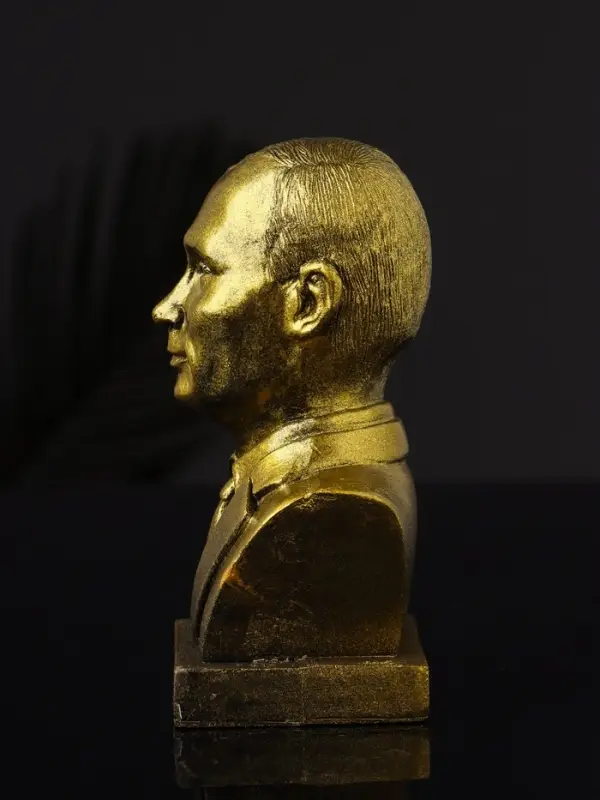 Бюст В.В. Путин, 9х7х5 см, золото Бюст В.В. Путин, 9х7х5 см, золото