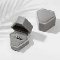 Футляр под серьги, кольцо &laquo;Кристалл&raquo;, бархатный, 6.5&times;6.4 см, серый