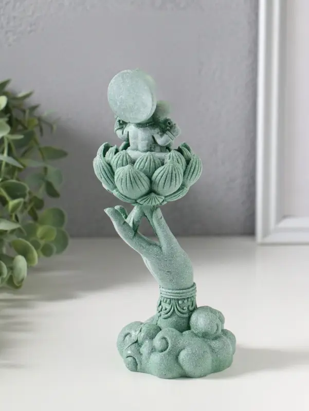 Сувенир полистоун "Рука с лотосом и Ганешей" зелёный 7х7,3х18,5 см