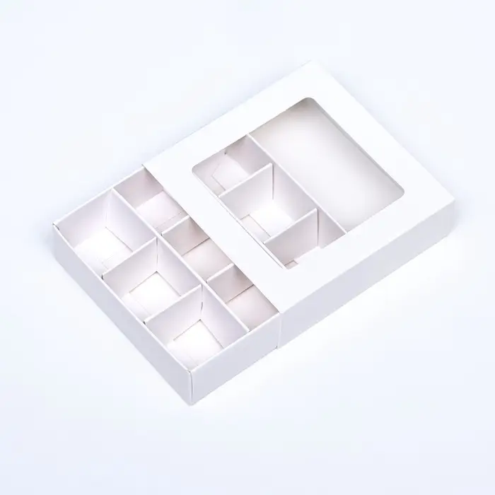Коробка для 9 конфет, 8.7&times;8.7&times;2.5 см, тонкие разделители, белый