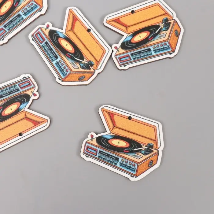 Декор для творчества дерево Декор для творчества дерево "Музыкальный проигрыватель" 3,1х3,8х0,3 см