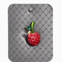 Брошь "Вишня стразинка", цвет красно-зелёный в золоте Брошь "Вишня стразинка", цвет красно-зелёный в золоте