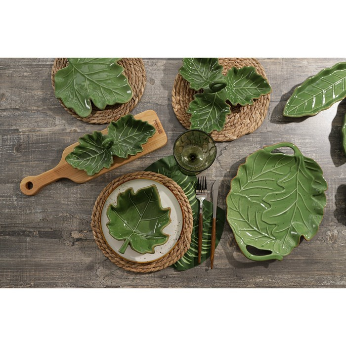 Блюдо сервировочное с ручками Доляна «Лист», 29×3,3 см, цвет зелёный