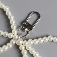 Брелок на карабине "Жемчужный бант" бусины d=0,8 см 9,5х11х1,6 см Брелок на карабине "Жемчужный бант" бусины d=0,8 см 9,5х11х1,6 см