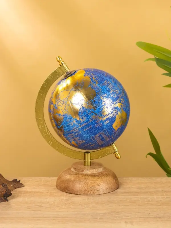 Глобус сувенирный 15х13х21 см, подставка дерево Глобус сувенирный 15х13х21 см, подставка дерево
