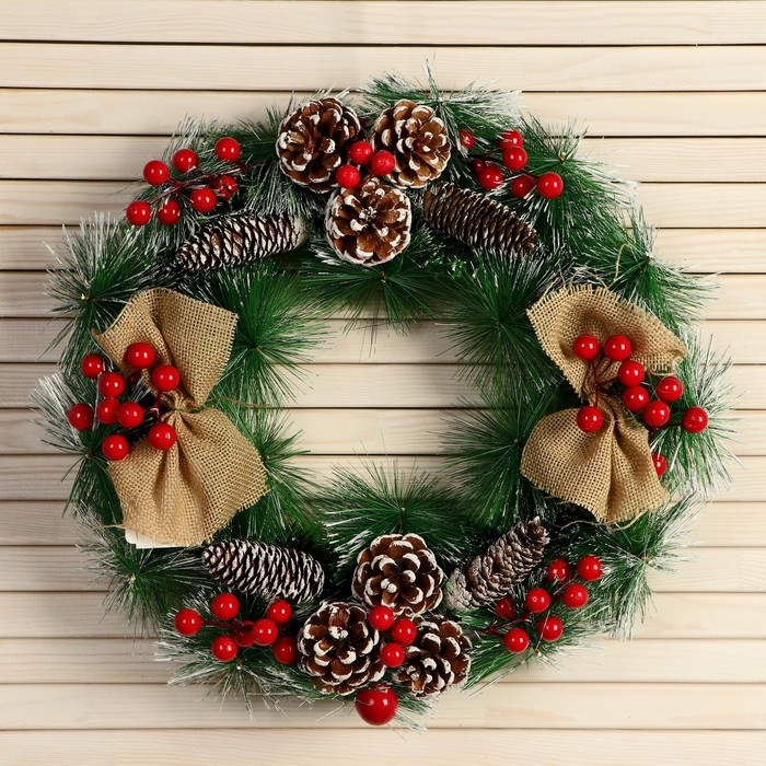 Венок новогодний d- 34 см  Венок новогодний d- 34 см "Уютная сказка" шишки ягоды на веточках