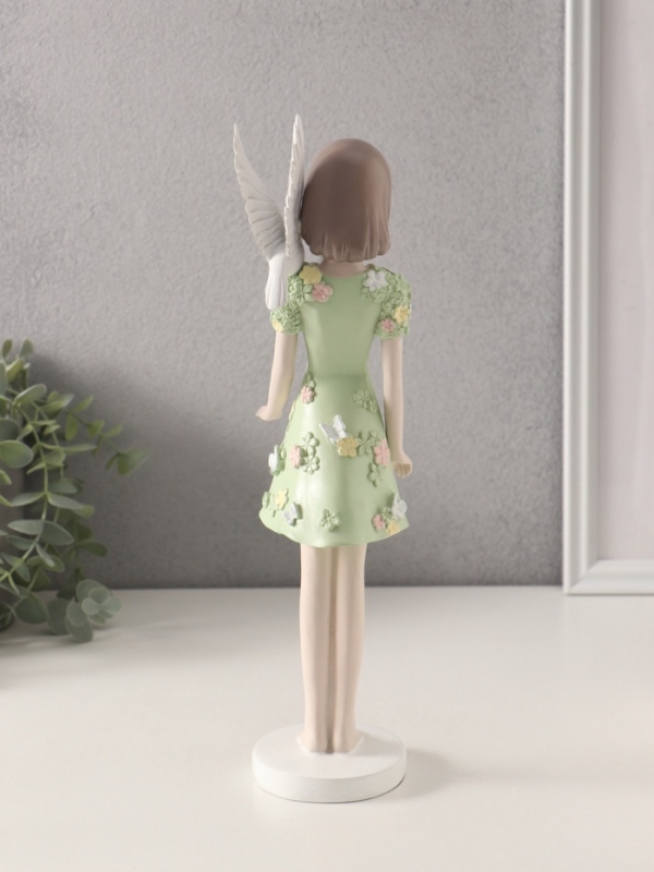 Сувенир полистоун Сувенир полистоун "Девочка с белым голубем на плече" 11х9,5х32,5 см