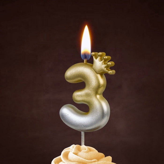 Свеча в торт «С короной», цифра 3, золото - серебро
