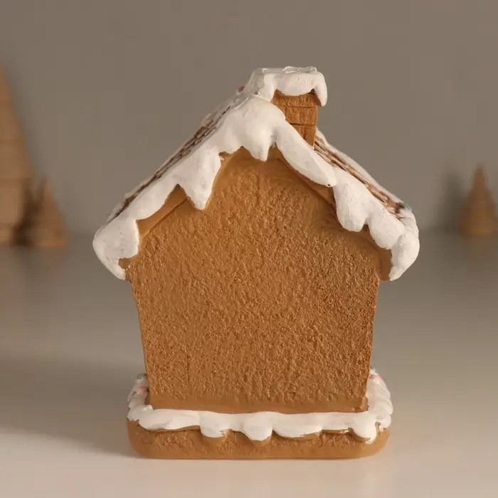 Фигурка светящаяся &laquo;Имбирный домик с печенюшкой&raquo;, 11.2&times;9&times;12.8 см