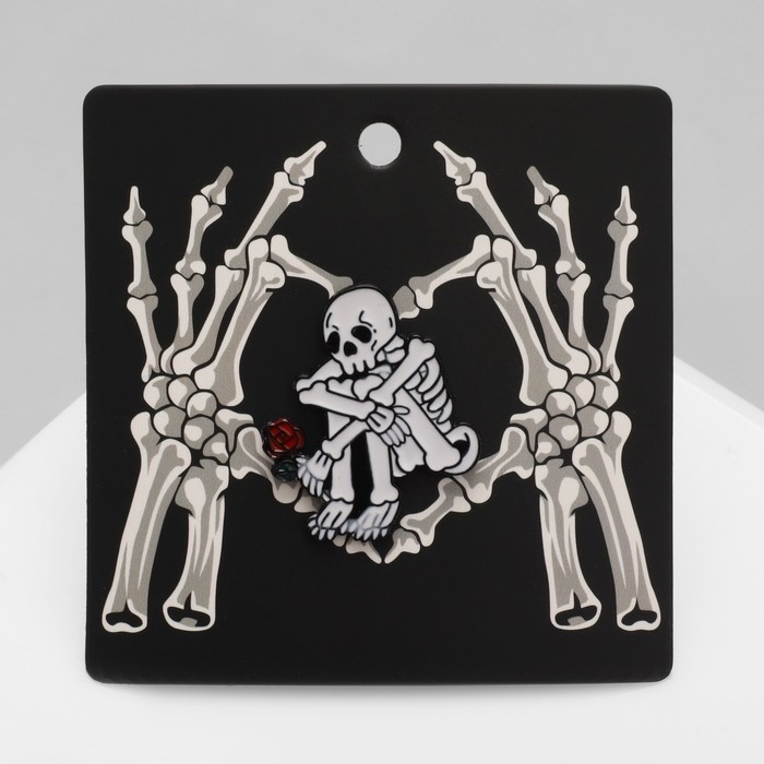 Значок «Вечная любовь», цвет чёрно-белый в чёрном металле Значок «Вечная любовь», цвет чёрно-белый в чёрном металле