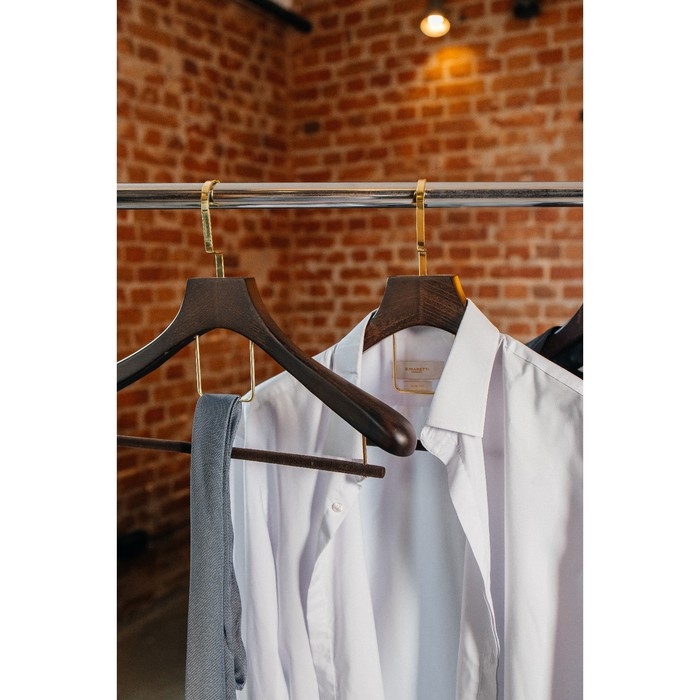 Плечики - вешалка для костюмов LaDо́m Brown Gold, 42,5×4×19 см, перекладина вельвет, широкие плечики, дерево бук Плечики - вешалка для костюмов LaDо́m Brown Gold, 42,5×4×19 см, перекладина вельвет, широкие плечики, дерево бук