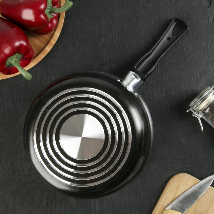 Ковш Consul d=18 см, 2 л, пластиковая ручка, стеклянная крышка, антипригарное покрытие, цвет чёрный Ковш Consul d=18 см, 2 л, пластиковая ручка, стеклянная крышка, антипригарное покрытие, цвет чёрный