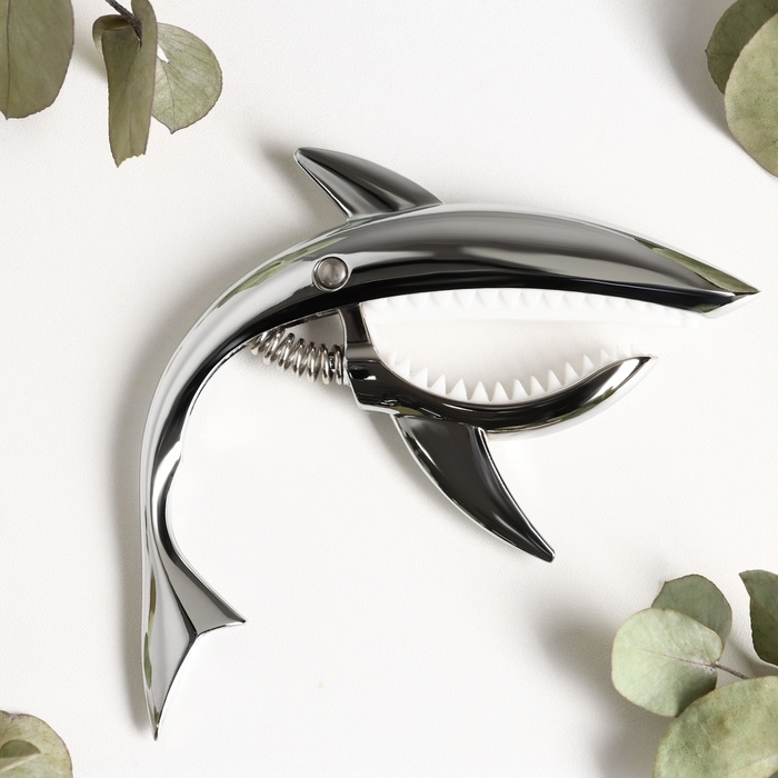 Каподастр для гитары Music Life Акула, серебристый Каподастр для гитары Music Life Акула, серебристый