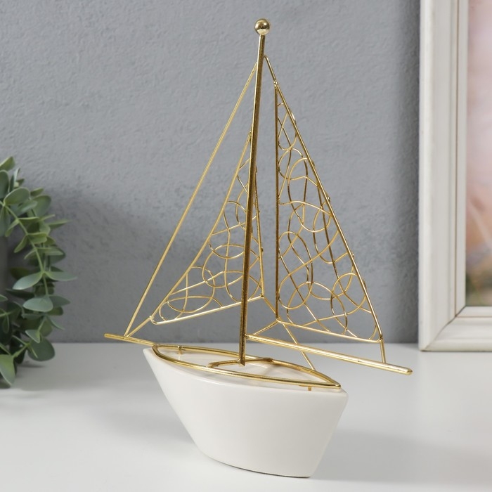 Сувенир керамика, металл  Сувенир керамика, металл "Корабль с парусами" белый с золотом 22,8х5,9х24 см