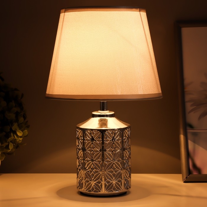 Настольная лампа Настольная лампа "Дейзи" Е14 40Вт серебро 20х20х31 см