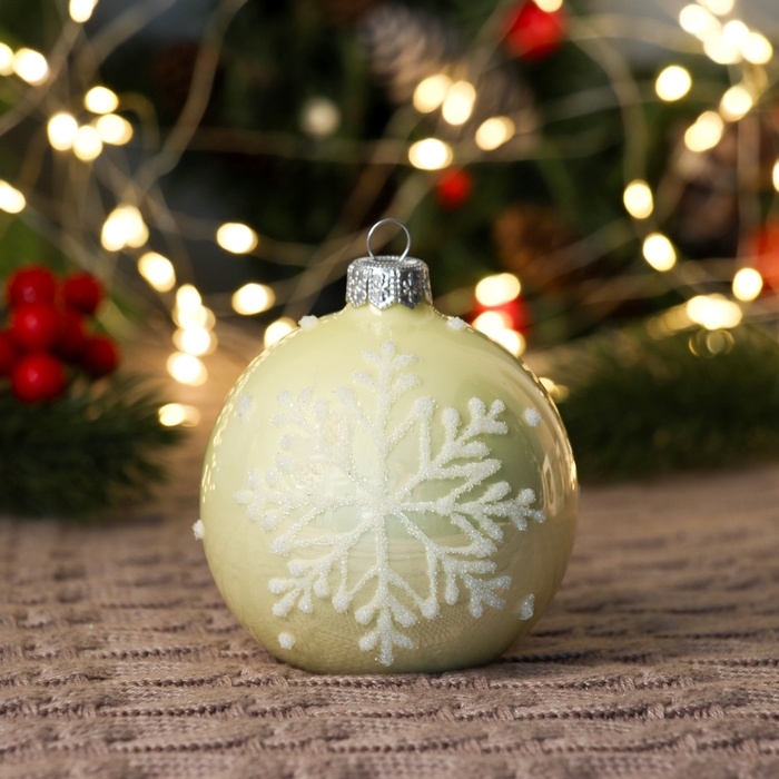 Шар Шар "Снежинка бисерная", молочная 80 мм., в подарочной упаковке