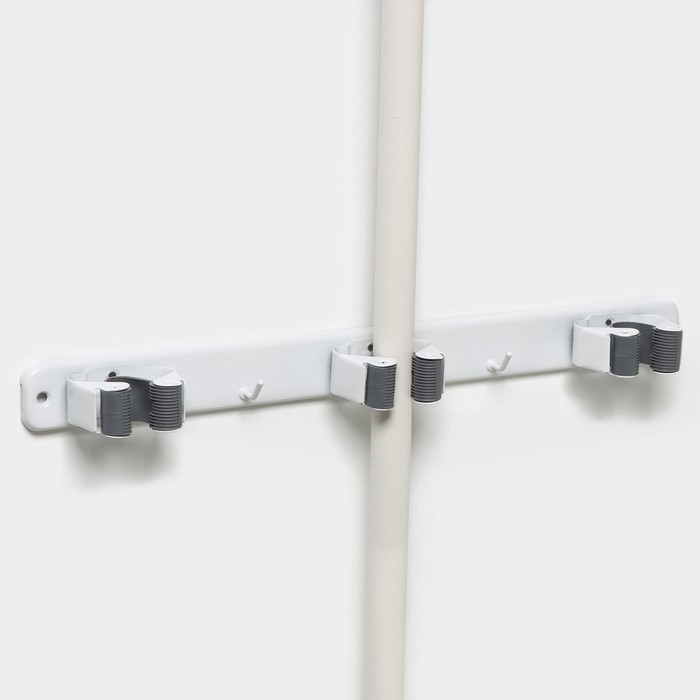 Держатель для швабр Доляна, 35×5×3 см, 3 отделения, крепление саморезы в копмлекте Держатель для швабр Доляна, 35×5×3 см, 3 отделения, крепление саморезы в копмлекте