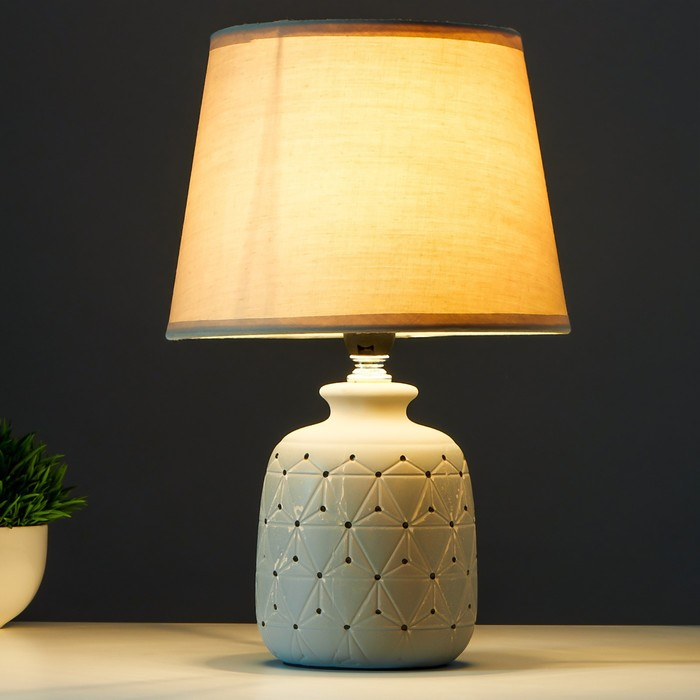 Лампа настольная 16735/1WT E14 40Вт белый h.31см RISALUX Лампа настольная 16735/1WT E14 40Вт белый h.31см RISALUX