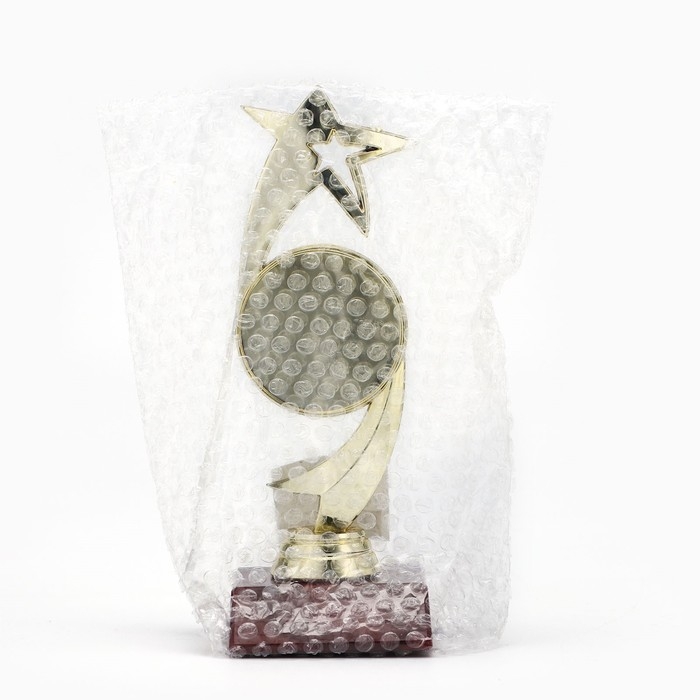 Кубок «Звезда», наградная фигура, подставка пластик красная, 18 х 6 х 6 см. Кубок «Звезда», наградная фигура, подставка пластик красная, 18 х 6 х 6 см.