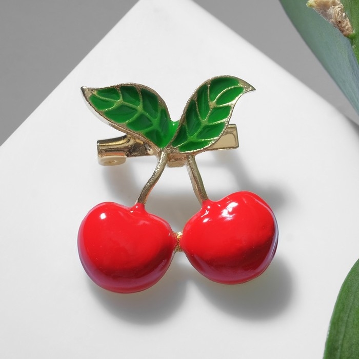 Брошь «Вишенки» пара с листом, цвет красно-зелёный в золоте (неделимая фасовка 12 шт., цена за шт.) Брошь «Вишенки» пара с листом, цвет красно-зелёный в золоте (неделимая фасовка 12 шт., цена за шт.)