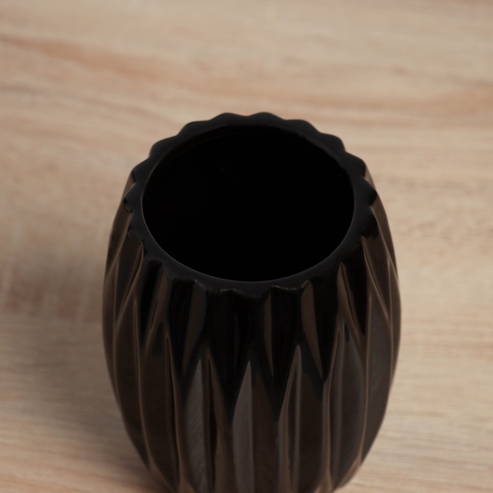 Ваза керамика настольная Ваза керамика настольная "Тьяго" грани, d-7см, 14х9,5 см, чёрный