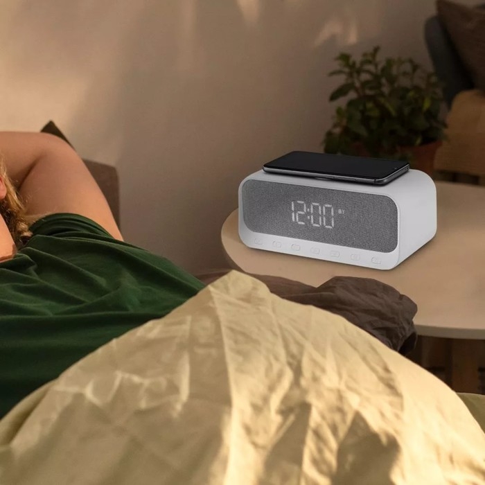 Часы-будильник Kitfort КТ-3702, электронные, беспроводная зарядка, колонка, от АКБ, белые Часы-будильник Kitfort КТ-3702, электронные, беспроводная зарядка, колонка, от АКБ, белые