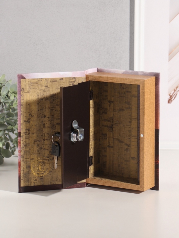 Сейф-книга дерево кожзам Сейф-книга дерево кожзам "Семейные ценности" 21х13х5 см