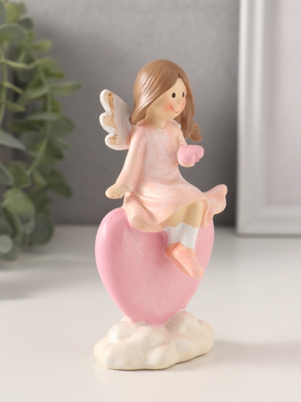 Сувенир полистоун "Малышка-ангел в розовом платье сидит на большом сердце" 6,5х5х13 см