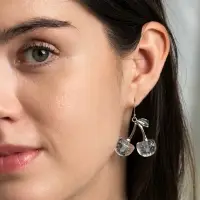 Серьги висячие &laquo;Вишенка&raquo;, прозрачные, белые в серебре