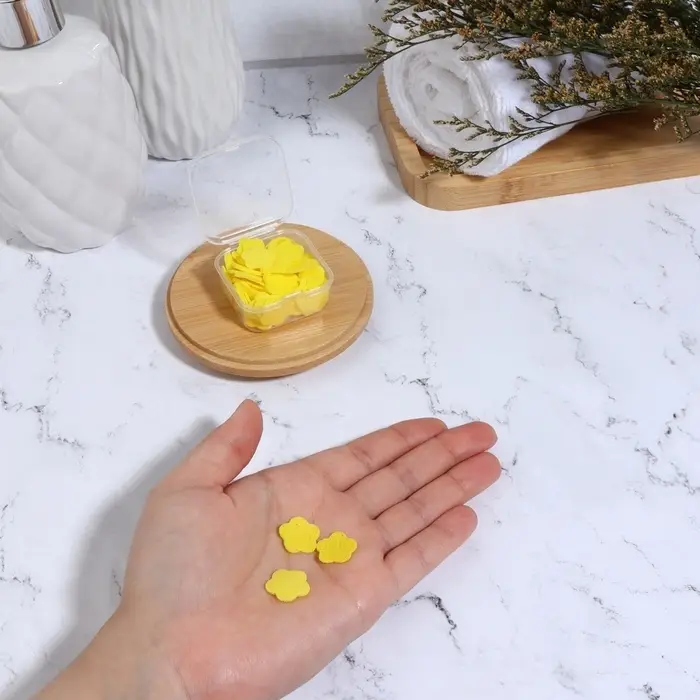 Мыло листовое, в пластинах, 72 (± 2) шт., в футляре, жёлтое