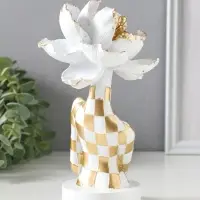 Бюст полистоун "Девушка с белым цветком, в клетчатом наряде" бело-золотой 11х11х20 см