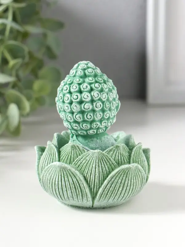 Сувенир полистоун "Лотос и маленький Будда" зелёный 7,5х7,5х9,5 см