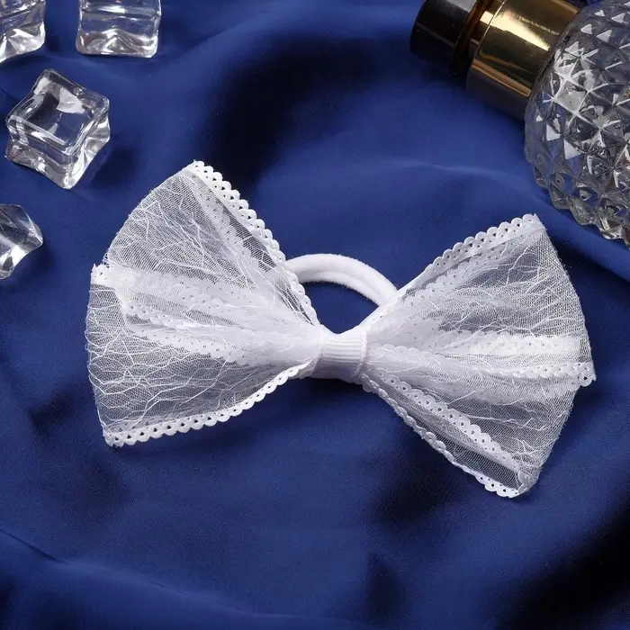 Бант для волос на резинке &laquo;Бантик&raquo;, кружевной край полоски, 9 см, белый