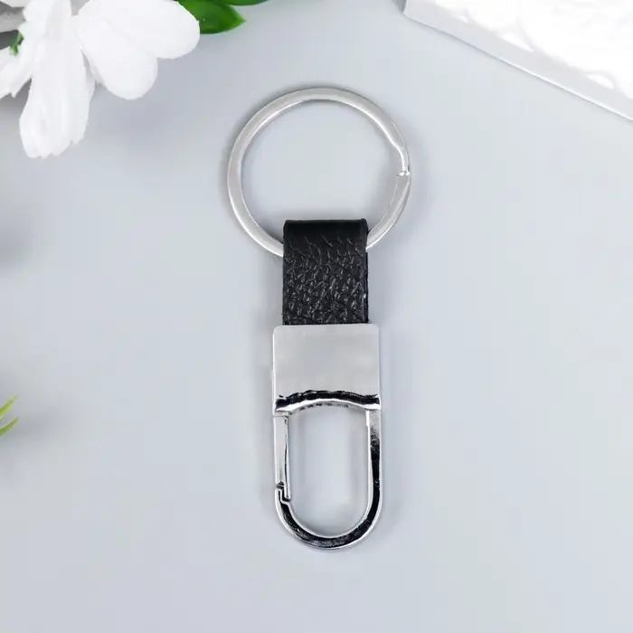 Брелок металл "Карабин полуовал вставка из искусственной кожи" чёрный 8,2х3,2 см