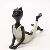 Сувенир полистоун &laquo;Кошка в комбинезоне&raquo;, 22&times;4.5&times;13 см, песочно-чёрный