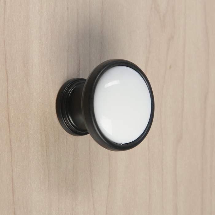 Ручка-кнопка CAPPIO РК101, d=32 мм, пластик, цвет черный с белой вставкой, 8 шт. Ручка-кнопка CAPPIO РК101, d=32 мм, пластик, цвет черный с белой вставкой, 8 шт.